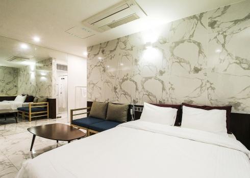 Hotel Elephant Shower Jinju Exterior foto